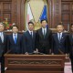 市議会6名集合写真　議場